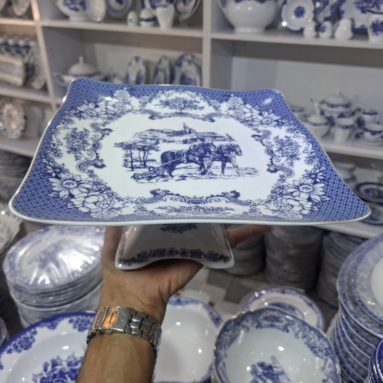 شیرینی خوری پایه دار لرد ویلیج پردیس کاشان